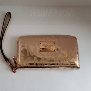 Michael Kors Shiny Metallic Rose Gold Wris…